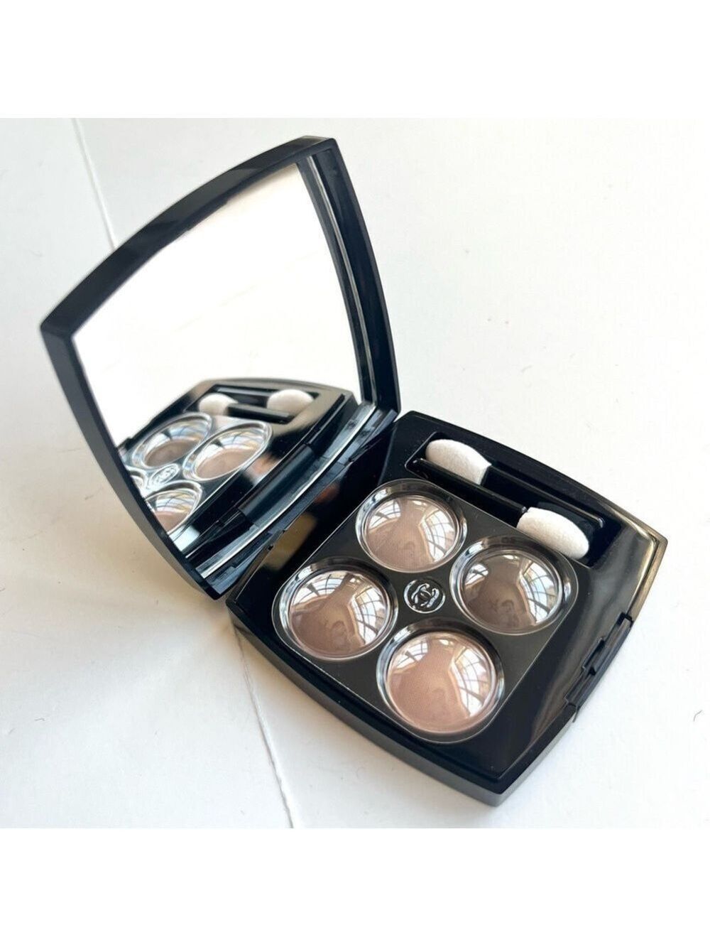 CHANEL Limited Edition Amplified Gaze Makeup Set & Pouch - Picture 6 of 10